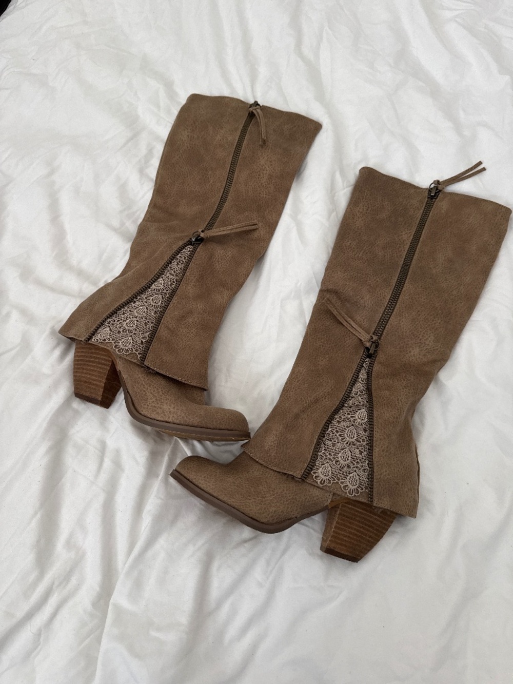 Tan boots with lace panel Size 7 Details : - color: taupe - condition: only w